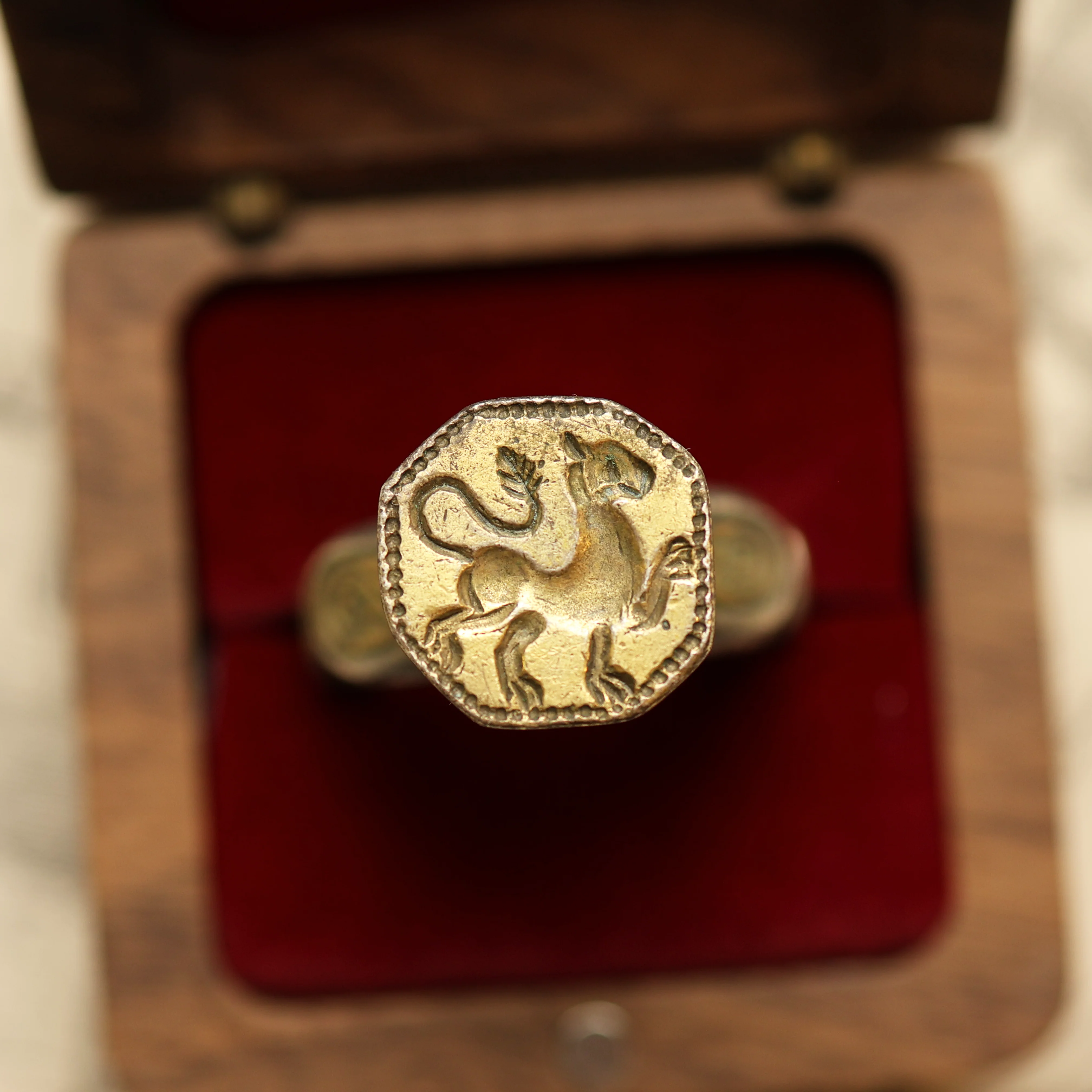 Late Renaissance Lion Ring - Image 5
