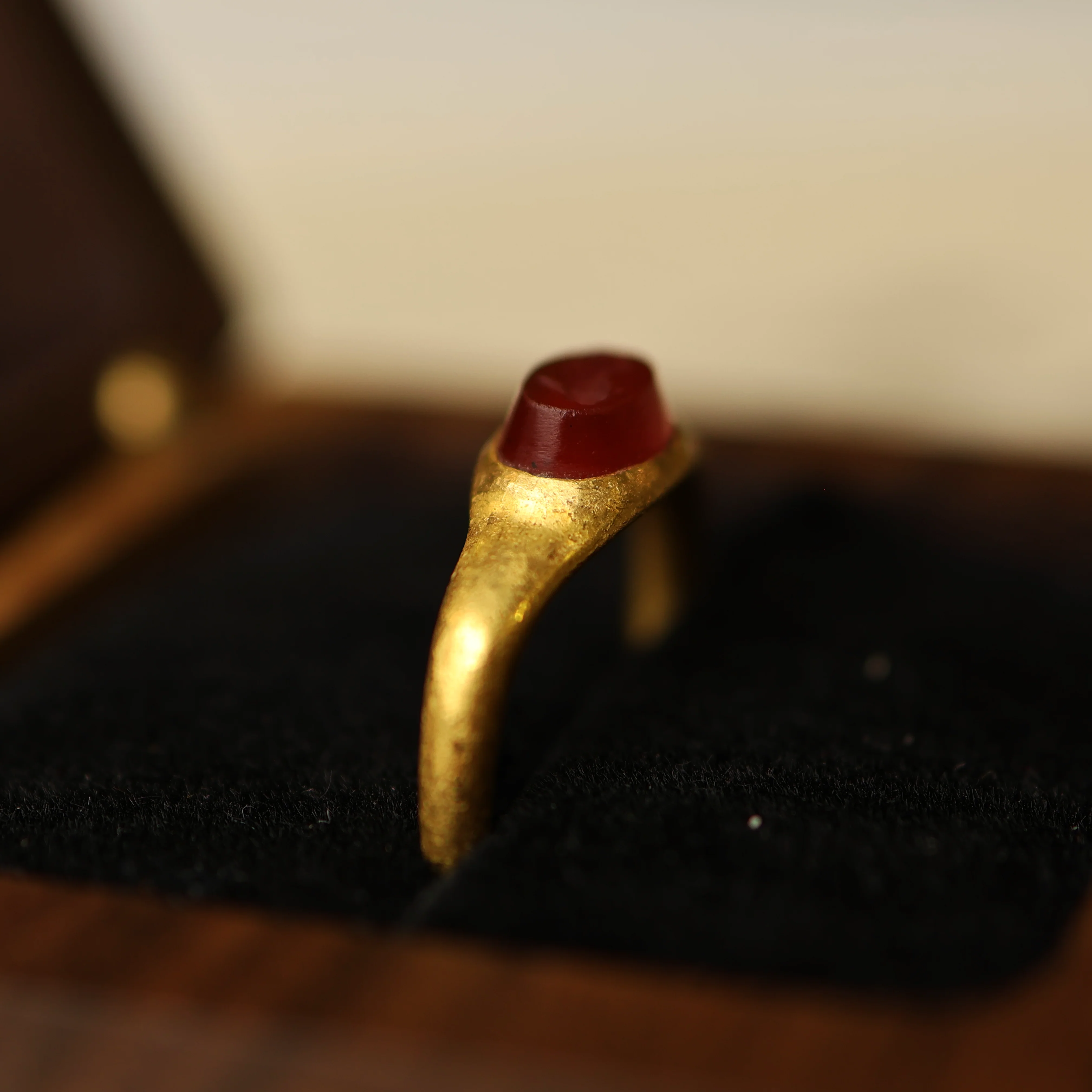 Roman Gold Ring with Dolphin Design - Image 8