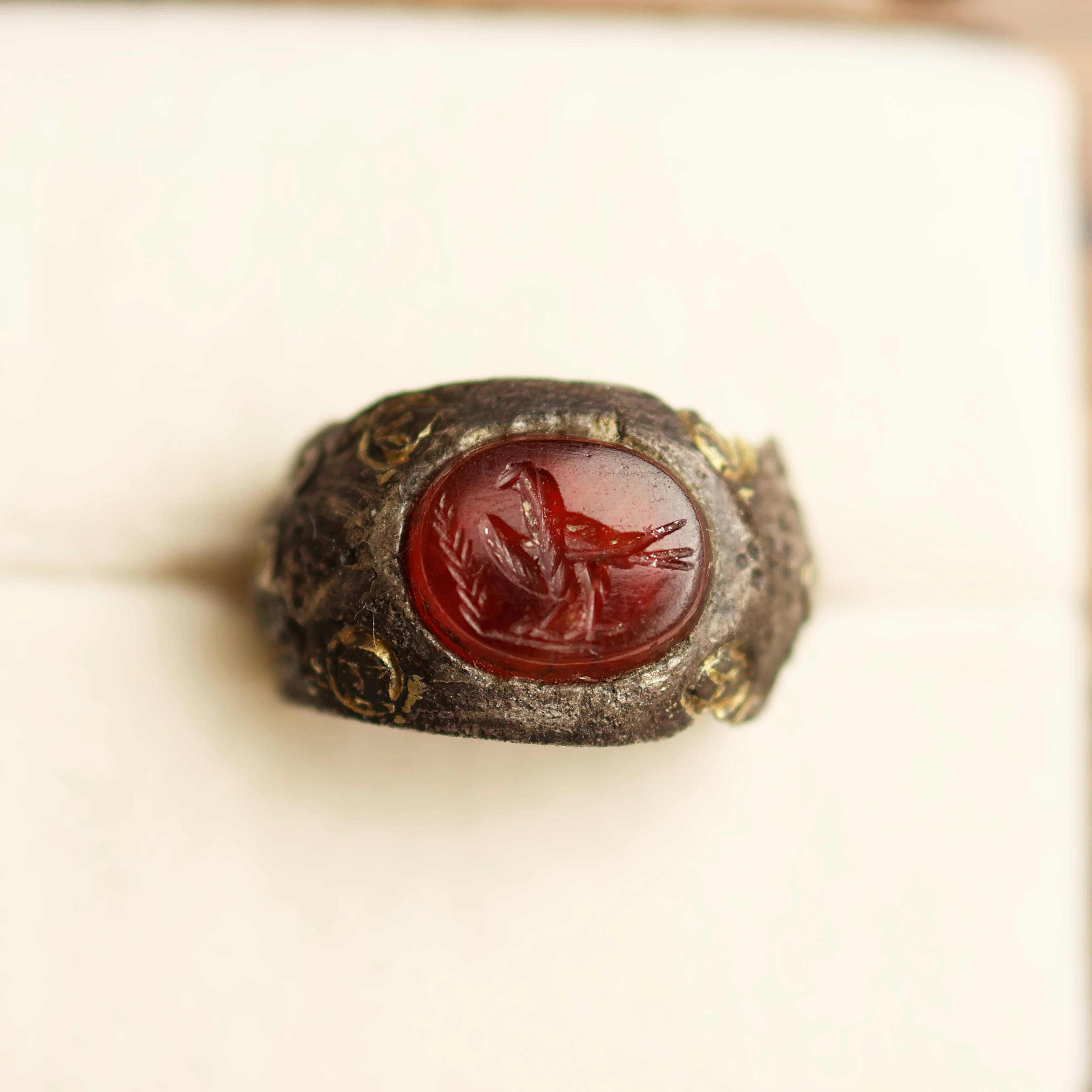 Roman Silver Ring with Garnet Intaglio of a Bird - Image 2
