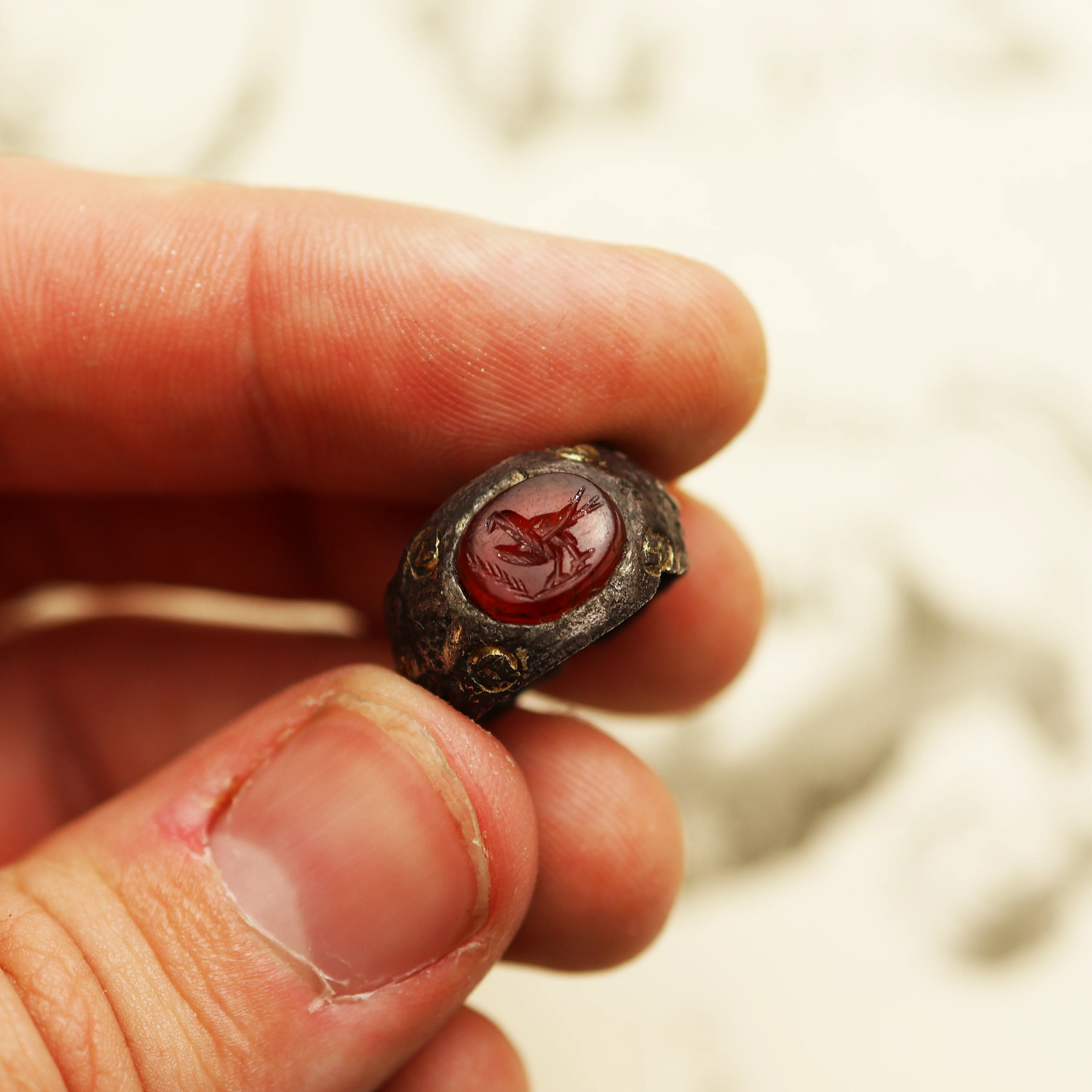 Roman Silver Ring with Garnet Intaglio of a Bird - Image 4