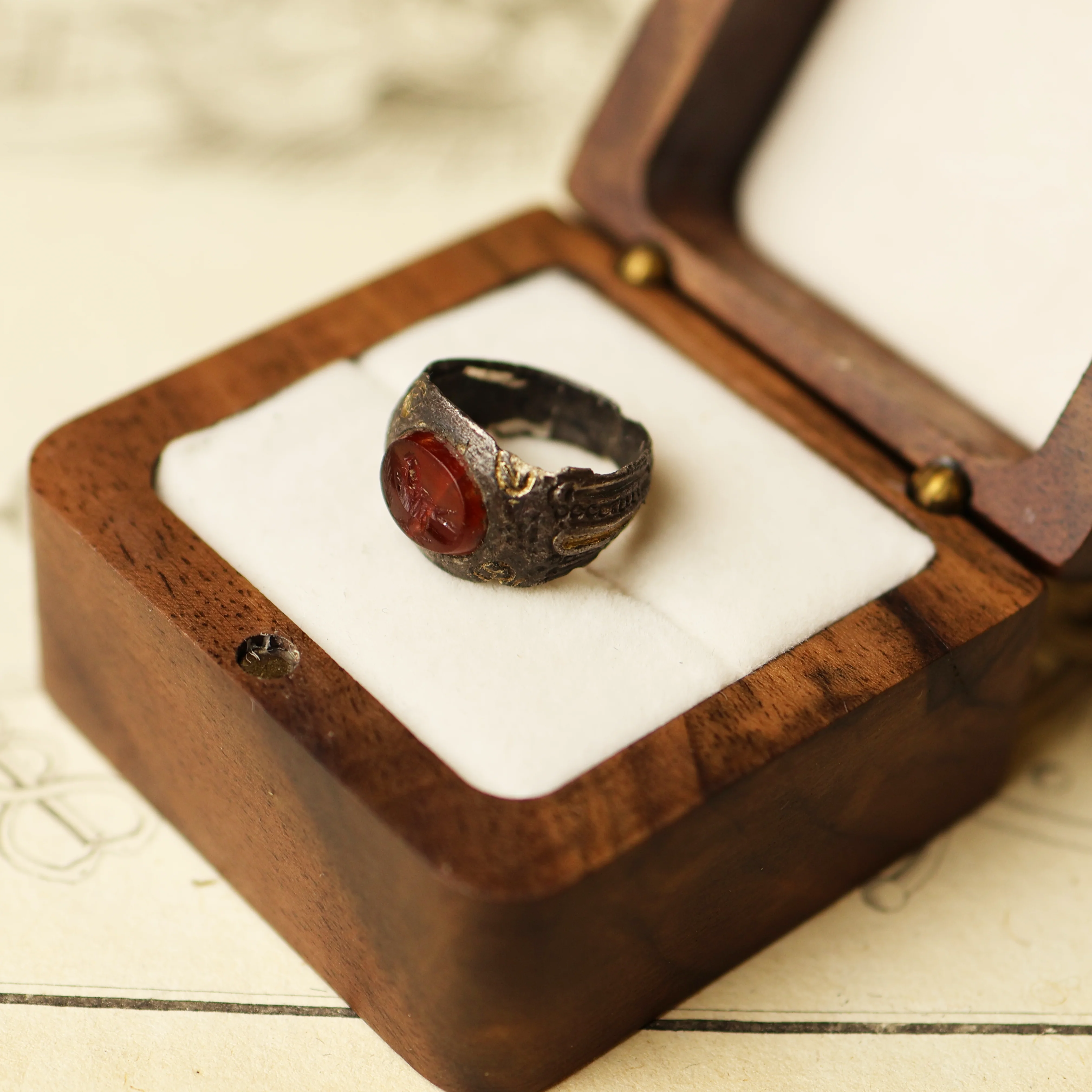 Roman Silver Ring with Garnet Intaglio of a Bird - Image 6