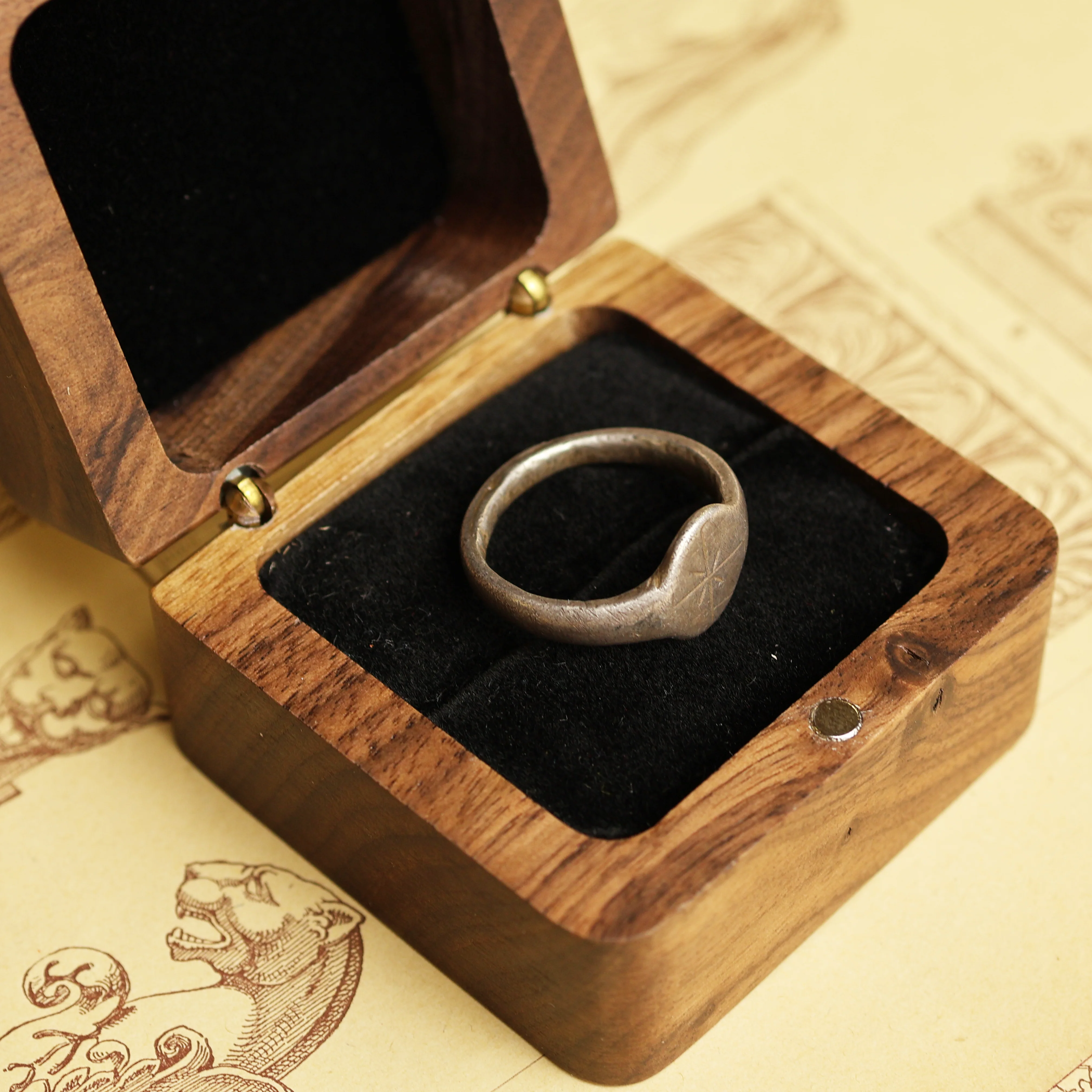 Roman Empire Engraved Silver Ring - Image 7